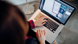 Using digital tools on a laptop for effective conference management
